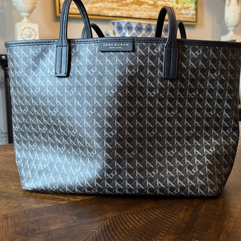 Tory Burch Ever-Ready Small Tote (Black and Gray)